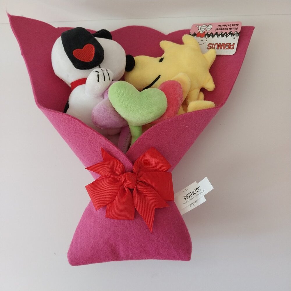 Peanuts Snoopy and Woodstock Valentines Plush Bouquet